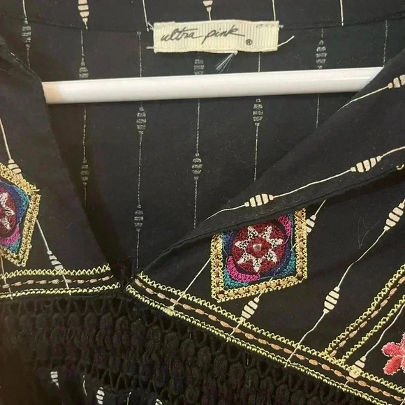 Ultra Pink brand- Bohemian Style Top, Embroidery and Balloon Sleeves Sz M - Picture 2 of 2